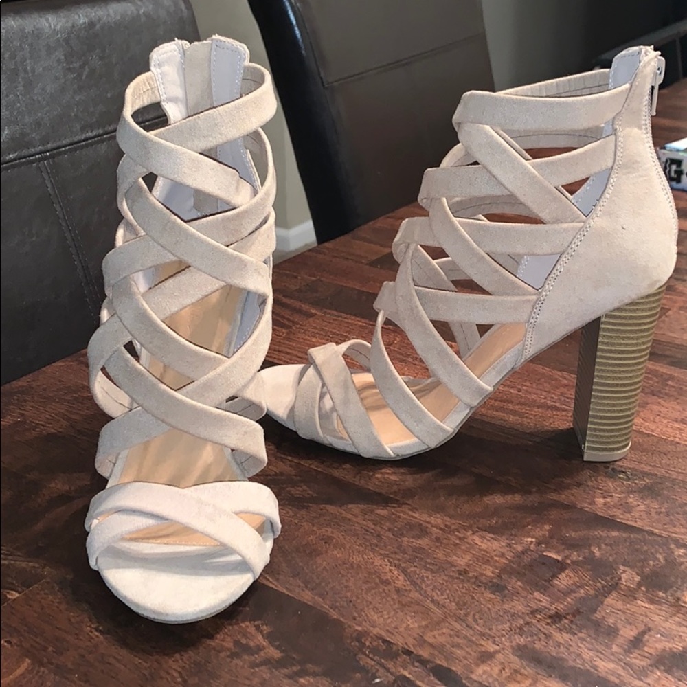 Strap heels - Picture 2 of 3